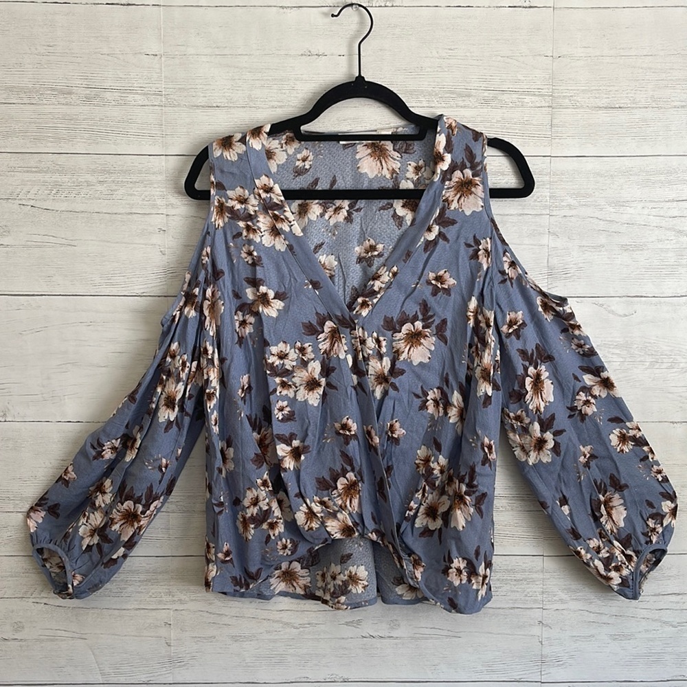 Lush Long Sleeve Cold Shoulder Floral Blouse l SIZE M